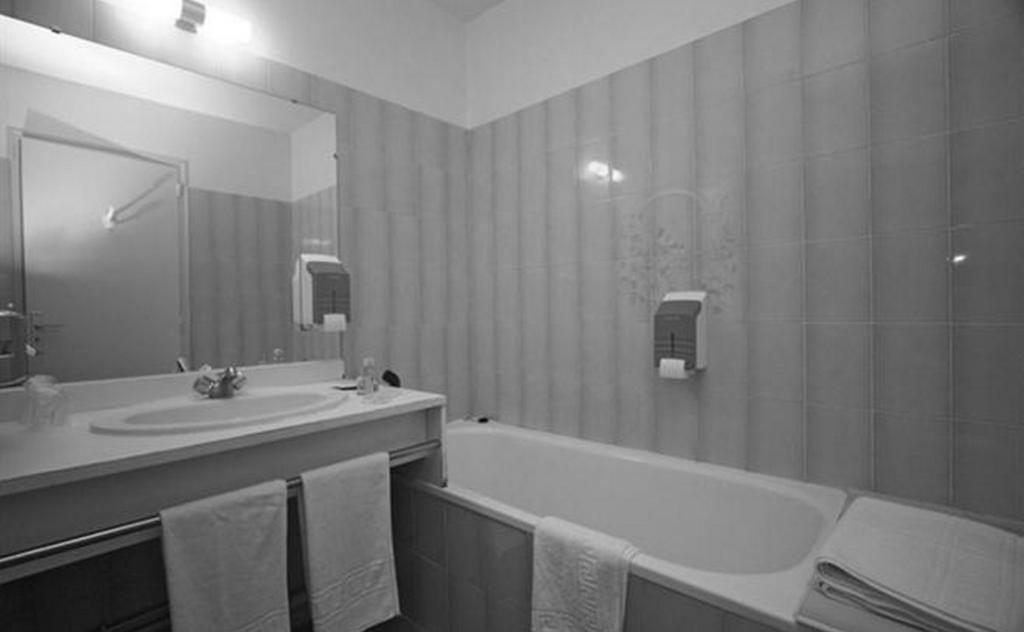 Hotel-Restaurant De L'Abbaye Plancoet Номер фото
